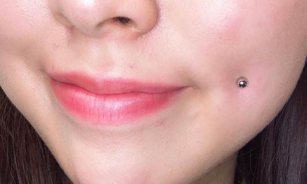 Xỏ khuyên má lúm bao lâu thì khỏi?