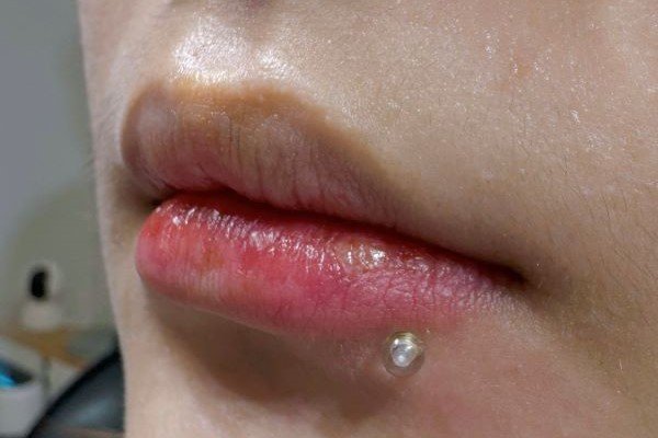 xỏ khuyên môi đẹp