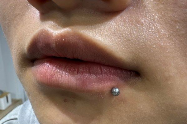 xỏ khuyên môi đẹp