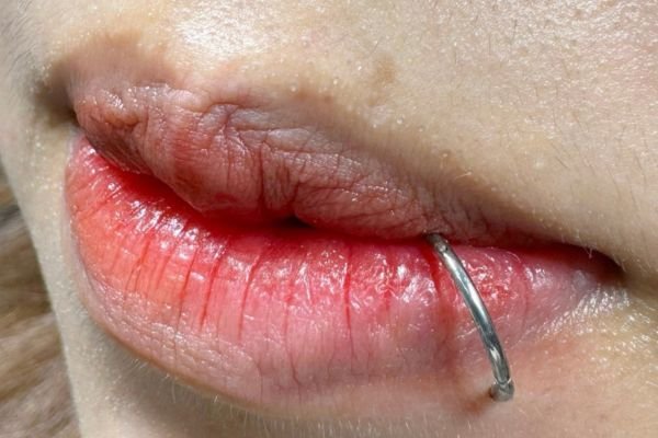xỏ khuyên môi đẹp