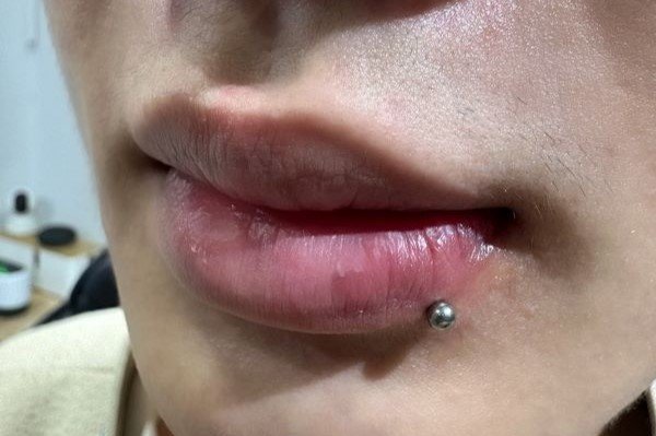 xỏ khuyên môi đẹp