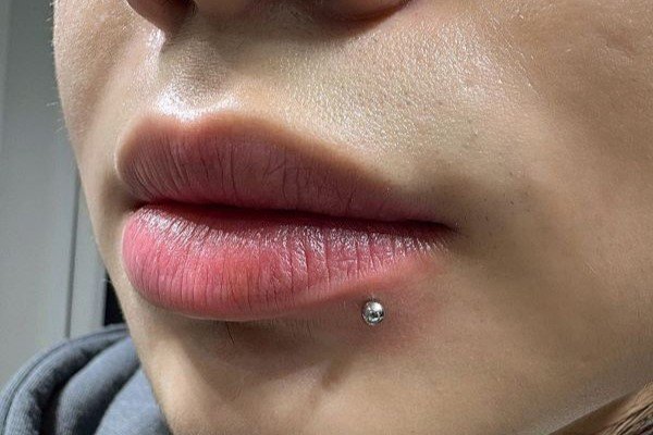 xỏ khuyên môi đẹp