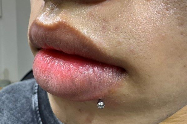 xỏ khuyên môi đẹp