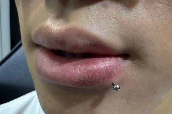 xỏ khuyên môi đẹp