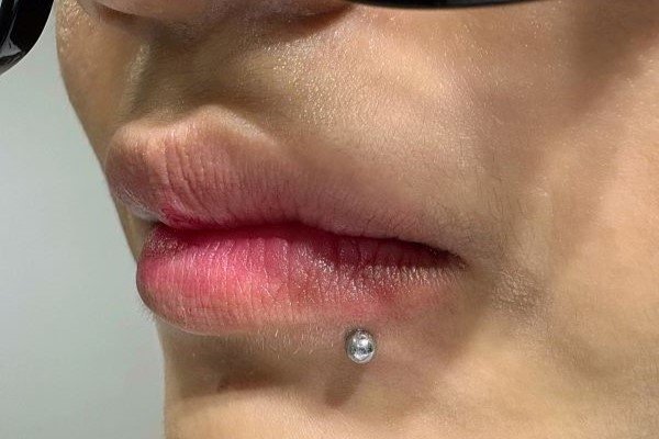 xỏ khuyên môi đẹp