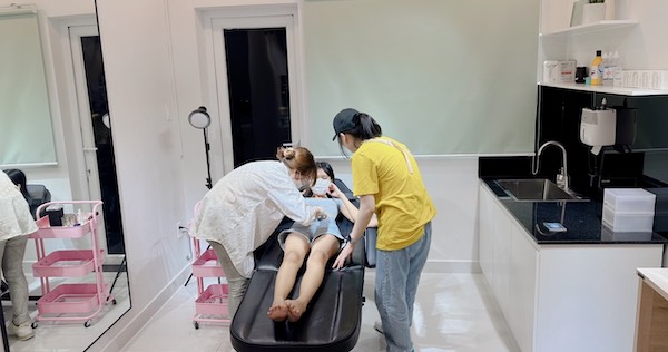 Xỏ khuyên ngón tay