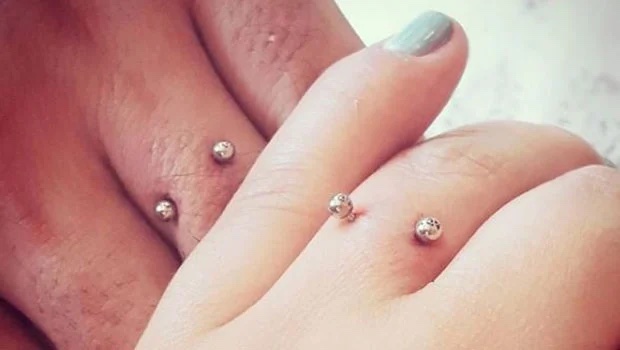 Xỏ khuyên ngón tay có rửa chén được không