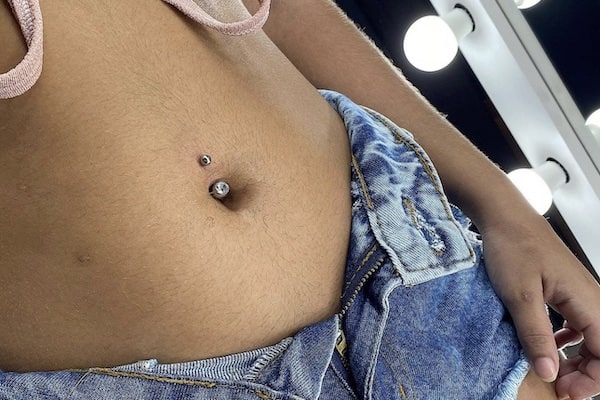 xỏ khuyên rốn có đau không