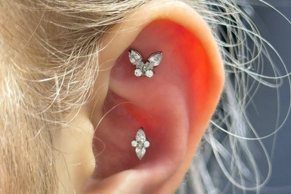 ảnh xỏ khuyên sụn tai