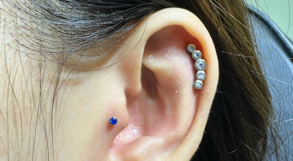 Xỏ khuyên sụn tai cho nữ