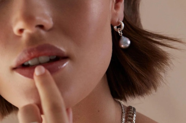 Lỗ tai không xỏ khuyên xấu hay đẹp? Có vận mệnh ra sao