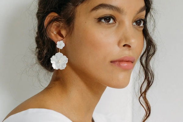 Lỗ tai không xỏ khuyên xấu hay đẹp? Có vận mệnh ra sao