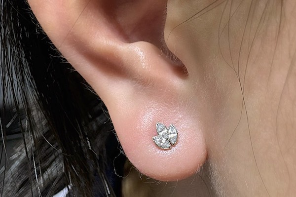 Nữ xỏ khuyên tai đẹp - lobe piercing