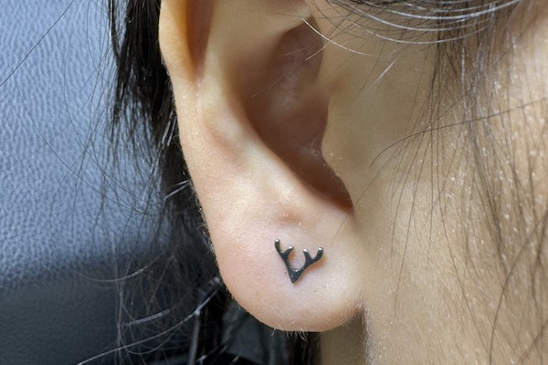 Nữ xỏ khuyên tai đẹp - xỏ vị trí thịt tai