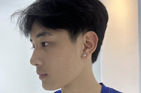 Hình ảnh xỏ khuyên tai nam đẹp