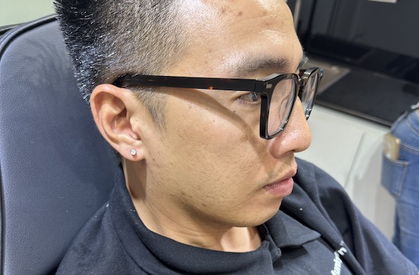 Hình ảnh xỏ khuyên tai nam đẹp