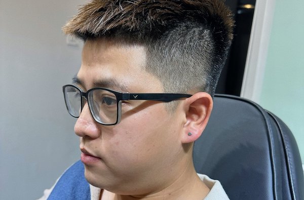 Hình ảnh xỏ khuyên tai nam đẹp