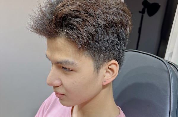 Hình ảnh xỏ khuyên tai nam đẹp