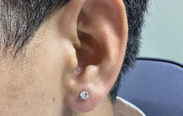 xỏ khuyên tai nam vị trí Lobe cá tính