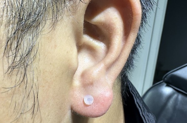 xỏ khuyên tai nam vị trí Lobe cá tính