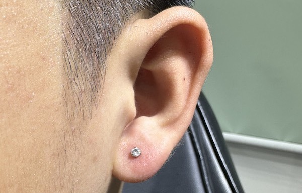 xỏ khuyên tai nam vị trí Lobe cá tính