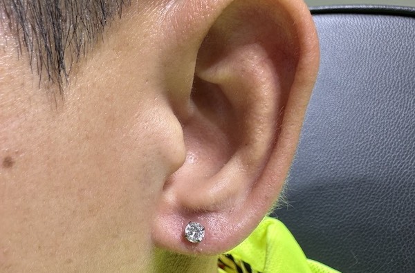 xỏ khuyên tai nam vị trí Lobe cá tính