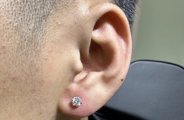 xỏ khuyên tai nam vị trí Lobe cá tính