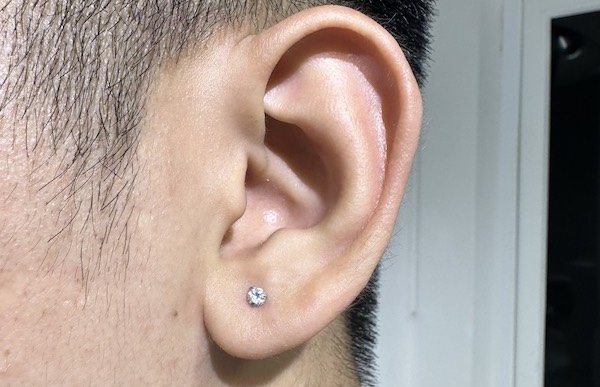 xỏ khuyên tai nam vị trí Lobe cá tính