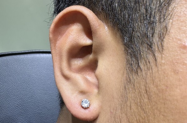 xỏ khuyên tai nam vị trí Lobe cá tính