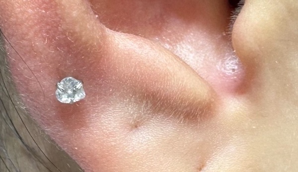 xỏ khuyên tai nữ cá tính - xỏ khuyên triple lobe