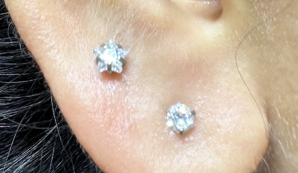 xỏ khuyên tai nữ cá tính - xỏ khuyên upper lobe