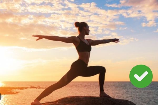 Xỏ khuyên tập yoga được không?