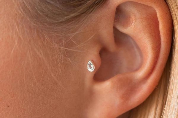 Xỏ khuyên vị trí nào diện Tết