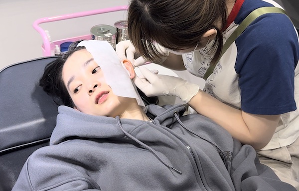 Xỏ Snug có đau không?