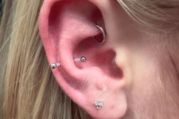 Xỏ Snug có đau không?