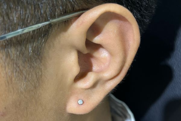 Ảnh xỏ thịt tai cho nam giới mới nhất tại TinyBox 8/2024