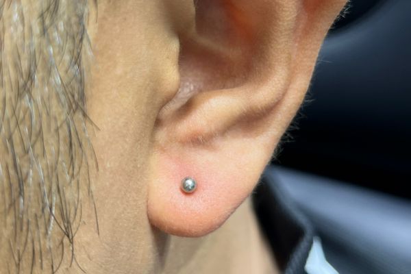 Ảnh xỏ thịt tai cho nam giới mới nhất tại TinyBox 8/2024