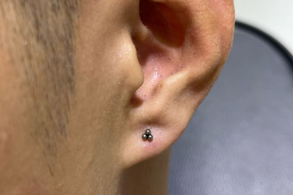 Ảnh xỏ thịt tai cho nam giới mới nhất tại TinyBox 8/2024