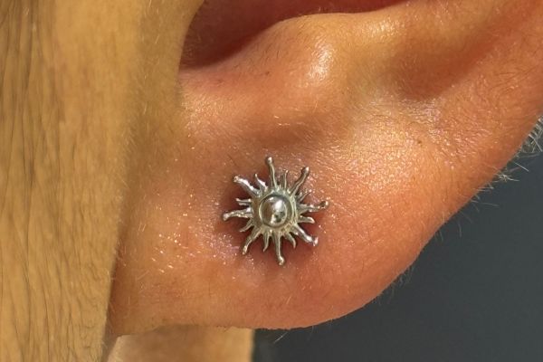 Ảnh xỏ thịt tai cho nam giới mới nhất tại TinyBox 8/2024