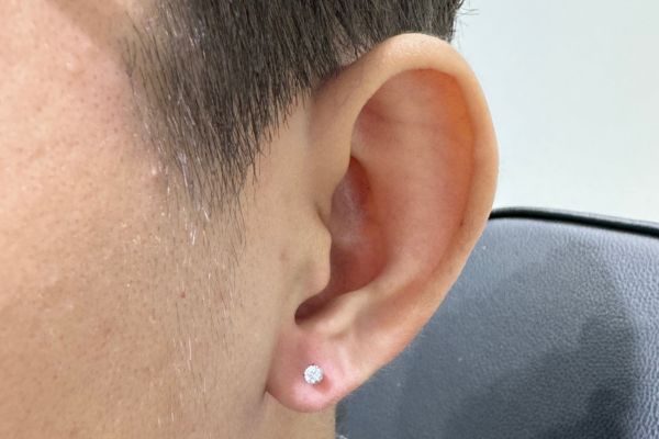 Ảnh xỏ thịt tai cho nam giới mới nhất tại TinyBox 8/2024