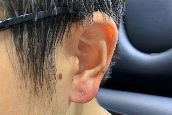 Ảnh xỏ thịt tai cho nam giới mới nhất tại TinyBox 8/2024