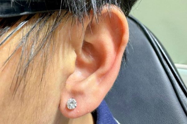 xỏ thịt tai cho nam giới