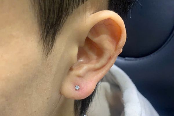 Ảnh xỏ thịt tai cho nam giới mới nhất tại TinyBox 8/2024