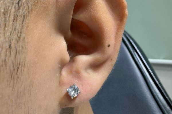 xỏ thịt tai cho nam giới