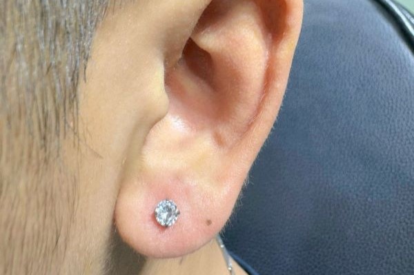 xỏ thịt tai cho nam giới