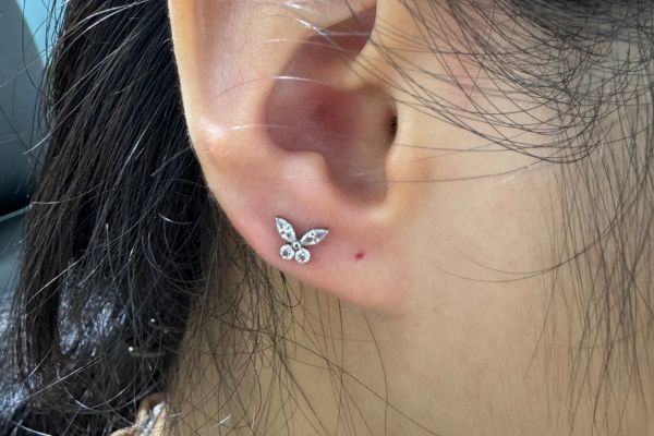 Xỏ upper lobe có đau không?