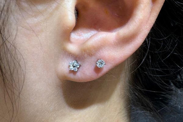 Xỏ upper lobe có đau không?
