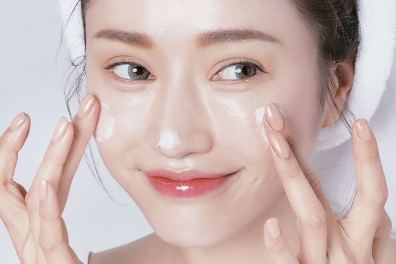 Skincare tối cho da mụn