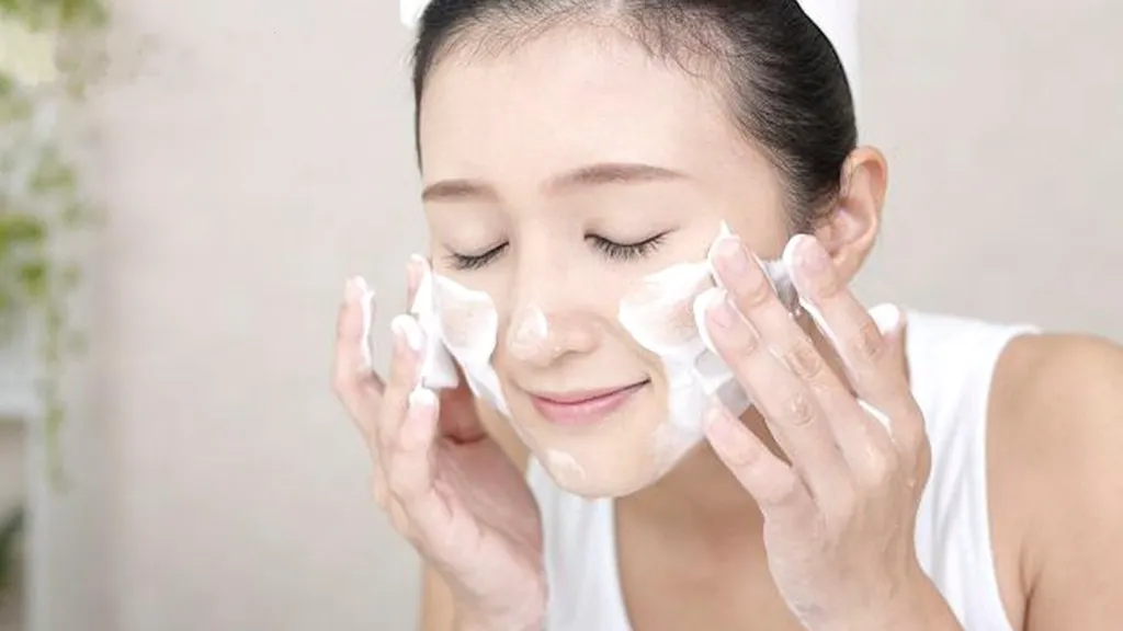 Rửa mặt sạch là bước quan trọng nhất