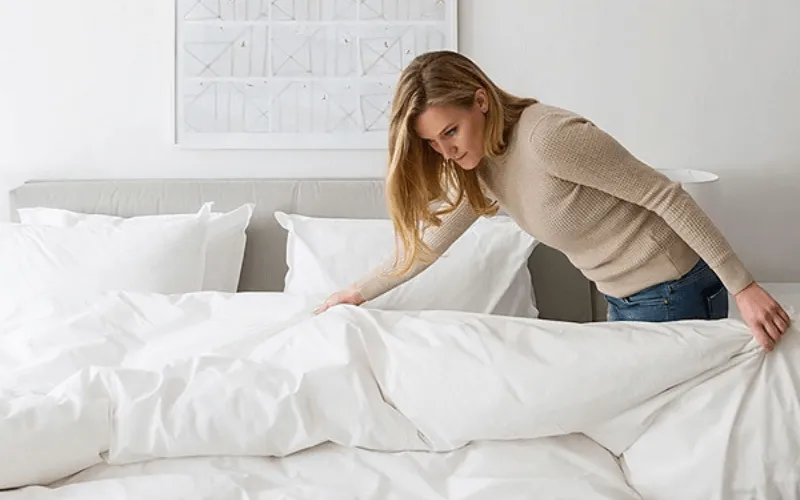 Thay mới ga gối thường xuyên giúp ngăn ngừa mụn